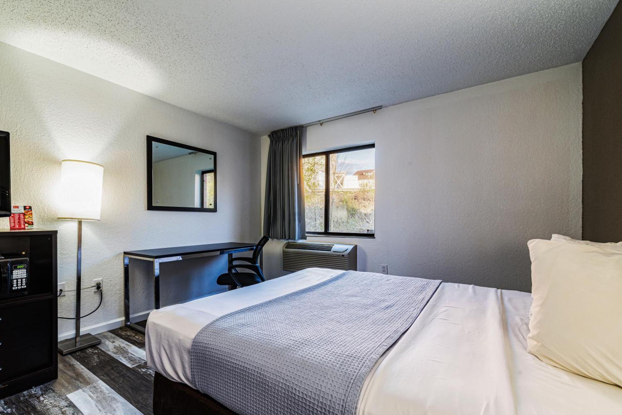 Econo Lodge Cleveland Southeast - Kent Streetsboro Exteriör bild
